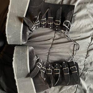 Demonia velvet damned 225